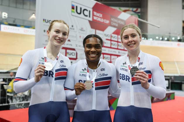 UCI Track World Cup: Hong Kong Picture by Alex Whitehead SWpix.com - 17 04 2026 - Cycling - UCI Track World Cup: Hong Kong - Hong Kong Velodrome, Tseung Kwan O, Hong Kong, China - Women™s Team Sprint - Podium - Lauren Bell (Great Britain), Rhianna Parris-Smith (Great Britain) and Emma Finucane (Great Britain) receiving the Silver Medal Hong Kong Hong Kong Velodrome Hong Kong SAR, CHINA Copyright: x xSWpix.comx(t axPhotographyxHubxLtd)xAlexxWhitehead SWpix.comx SWP-3030-12722