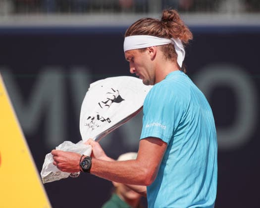 Alexander Zverev unpacks a new racket Tennis BMW Open 2026 ATP 500 MTTC Iphitos Munich Bavaria Germany 17 April 2026 Copyright: xJuergenxHasenkopfx