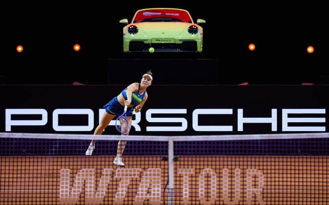 April 17, 2026, Stuttgart, Baden-Wuerttemberg, Germany: Linda Noskova of Czech Republic serves to Elina Svitolina of Ukraine during the 49. Porsche Tennis Grand Prix, Stuttgart - WTA500, 17.4.2026 in Stuttgart, Germany Tennis 2026: PORSCHE TENNIS GRAND PRIX Stuttgart: Quarterfinal: SVITOLINA 7:6 7:6 NOSKOVA  - ZUMAs343 20260417_zsp_s343_057 Copyright: xMathiasxSchulzx