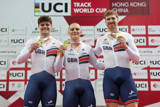 UCI Track World Cup: Hong Kong Picture by Alex Whitehead SWpix.com - 17 04 2026 - Cycling - UCI Track World Cup: Hong Kong - Hong Kong Velodrome, Tseung Kwan O, Hong Kong, China - Men™s Team Sprint - Podium - Harry Ledingham-Horn (Great Britain), Matthew Richardson (Great Britain), Joseph Truman (Great Britain) receiving the Gold Medal Hong Kong Hong Kong Velodrome Hong Kong SAR, CHINA Copyright: x xSWpix.comx(t axPhotographyxHubxLtd)xAlexxWhitehead SWpix.comx SWP-3030-12746