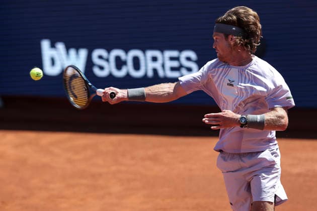 April 17, 2026, Barcelona, Barcelona, Spain: Andrey Rublev of Russia in action against Tomas Machac of Czech Republic during the Quarter-finals tennis match of the Barcelona Open Banc Sabadell - Conde Godo 2026 Day 7 at Real Club de Tenis Barcelona on April 17, 2026 in Barcelona, Spain. Barcelona Open Banc Sabadell - Conde Godo 2026 Day 7  - ZUMAa181 20260417_zaa_a181_001 Copyright: xJavierxBorregox