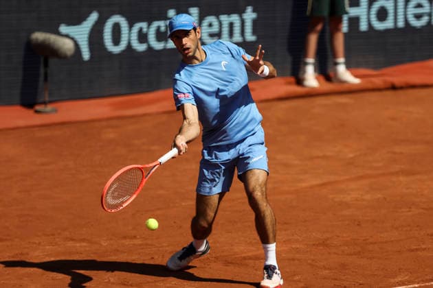 April 17, 2026, Barcelona, Barcelona, Spain: Nuno Borges of Portugal in action against Hamad Medjedovic of Serbia during the Quarter-finals tennis match of the Barcelona Open Banc Sabadell - Conde Godo 2026 Day 7 at Real Club de Tenis Barcelona on April 17, 2026 in Barcelona, Spain. Barcelona Open Banc Sabadell - Conde Godo 2026 Day 7  - ZUMAa181 20260417_zaa_a181_015 Copyright: xJavierxBorregox