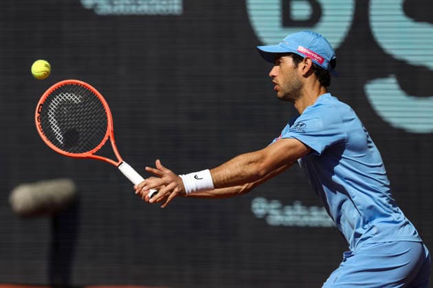 April 17, 2026, Barcelona, Barcelona, Spain: Nuno Borges of Portugal in action against Hamad Medjedovic of Serbia during the Quarter-finals tennis match of the Barcelona Open Banc Sabadell - Conde Godo 2026 Day 7 at Real Club de Tenis Barcelona on April 17, 2026 in Barcelona, Spain. Barcelona Open Banc Sabadell - Conde Godo 2026 Day 7  - ZUMAa181 20260417_zaa_a181_022 Copyright: xJavierxBorregox