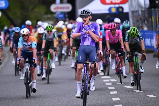 Brabantse Pijl - Fleche Brabanconne 2026 Cycling Race OVERIJSE, BELGIUM - APRIL 17 : Foldager Anders (DEN) of Team Jayco AlUla wins during the 66th edition of De Brabantse Pijl - La Fleche Brabanconne an UCI ProSeries 1.Pro one day cycling road race for Men Elite of 162 km with start in Beersel and finish in Overijse on April 17, 2026 in Overijse, Belgium, 17 04 2026 ( Motordriver Kenny Verfaillie - Overijse Belgium  Copyright: xGvgx