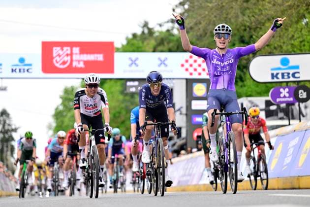 Brabantse Pijl - Fleche Brabanconne 2026 Cycling Race OVERIJSE, BELGIUM - APRIL 17 : Foldager Anders (DEN) of Team Jayco AlUla wins the sprint, second place for Hermans Quinten (BEL) of Pinarello Q36.5 Pro Cycling Team, third place for Cosnefroy Benoit (FRA) of UAE Team Emirates - XRG during the 66th edition of De Brabantse Pijl - La Fleche Brabanconne an UCI ProSeries 1.Pro one day cycling road race for Men Elite of 162 km with start in Beersel and finish in Overijse on April 17, 2026 in Overijse, Belgium, 17 04 2026 ( Motordriver Kenny Verfaillie - Overijse Belgium  Copyright: xJanxDexMeuleneirx