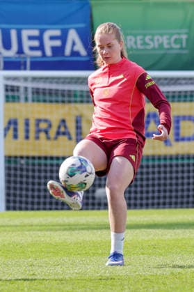17 04 2026, xgrfx, Football DFB Media Dates, German Womens National Team Training v l Sjoeke Nüsken German Womens National Team DFL DFB REGULATIONS PROHIBIT ANY USE OF PHOTOGRAPHS as IMAGE SEQUENCES and or QUASI VIDEO Ried