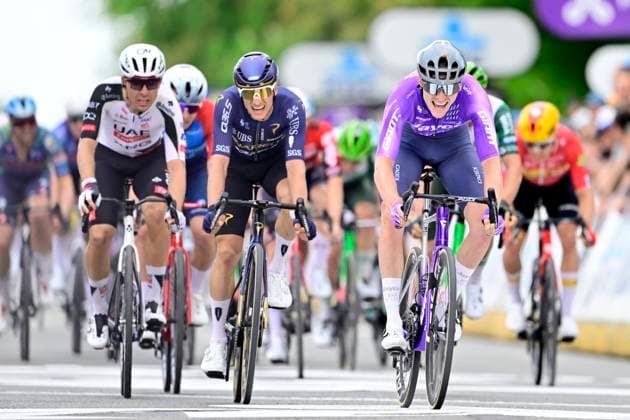 Brabantse Pijl - Fleche Brabanconne 2026 Cycling Race OVERIJSE, BELGIUM - APRIL 17 : Foldager Anders (DEN) of Team Jayco AlUla wins the sprint, second place for Hermans Quinten (BEL) of Pinarello Q36.5 Pro Cycling Team, third place for Cosnefroy Benoit (FRA) of UAE Team Emirates - XRG during the 66th edition of De Brabantse Pijl - La Fleche Brabanconne an UCI ProSeries 1.Pro one day cycling road race for Men Elite of 162 km with start in Beersel and finish in Overijse on April 17, 2026 in Overijse, Belgium, 17 04 2026 ( Motordriver Kenny Verfaillie - Overijse Belgium  Copyright: xJanxDexMeuleneirx