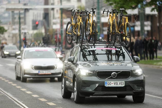 Tour of Bosnia and Herzegovina Cycling Race Begins in Sarajevo A team support vehicle equipped with spare bicycles on its roof follows the race route during the international cycling race Tour of Bosnia and Herzegovina in Sarajevo, Bosnia and Herzegovina on April 17, 2026.  ArminxDurgut PIXSELL