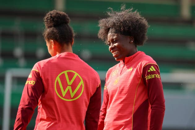 Ried im Innkreis, Austria 17 April 2026 Preparation for the womens World Cup qualifier Austria vs Germany Final training In the picture from left Shekiera Martinez Germany hugs Nicole Anyomi Germany Copyright: HMBxMedia MadeleinexFantini