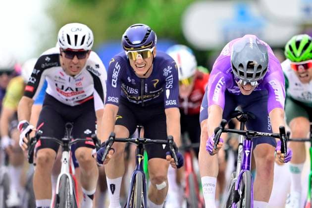 Brabantse Pijl - Fleche Brabanconne 2026 Cycling Race OVERIJSE, BELGIUM - APRIL 17 : Foldager Anders (DEN) of Team Jayco AlUla wins the sprint, second place for Hermans Quinten (BEL) of Pinarello Q36.5 Pro Cycling Team, third place for Cosnefroy Benoit (FRA) of UAE Team Emirates - XRG during the 66th edition of De Brabantse Pijl - La Fleche Brabanconne an UCI ProSeries 1.Pro one day cycling road race for Men Elite of 162 km with start in Beersel and finish in Overijse on April 17, 2026 in Overijse, Belgium, 17 04 2026 ( Motordriver Kenny Verfaillie - Overijse Belgium  Copyright: xJanxDexMeuleneirx