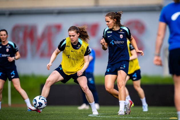 260417 Signe Gaupset and Iris Omarsdottir of the Norwegian women™s national football team during a training session on April 17, 2026 in Ptuj Photo Marius Simensen BILDBYRAN Cop 238 bbeng dam fifa women s world cup qualifier football fotball fotball norge norway practice soccer training trening träning  Copyright: MARIUSxSIMENSEN BB260417BB203