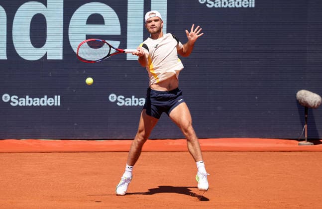 Barcelona Open Banc Sabadell 2026 - Day Five Tomas Machac competes against Andrey Rublev during the quarter-finals (Day Seven) of the Barcelona Open Banc Sabadell 73rd Conde de Godo Trophy at Real Club de Tenis Barcelona 1899 in Barcelona, Spain, on April 17, 2026. Barcelona Barcelona Spain  Copyright: xUrbanandsportx originalFilename:urbanandsport-machacvr260417_nps0P.jpg