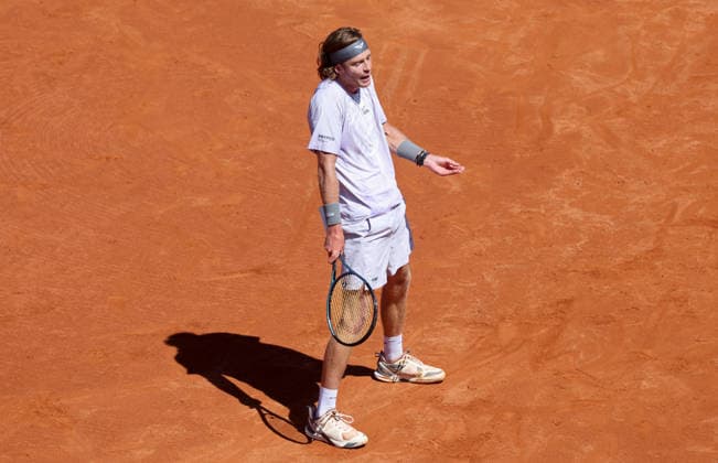 Barcelona Open Banc Sabadell 2026 - Day Five Andrey Rublev plays against Tomas Machac during the quarter-finals (Day Seven) of the Barcelona Open Banc Sabadell 73rd Conde de Godo Trophy at Real Club de Tenis Barcelona 1899 in Barcelona, Spain, on April 17, 2026. Barcelona Barcelona Spain  Copyright: xUrbanandsportx originalFilename:urbanandsport-machacvr260417_nptqD.jpg