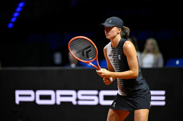 Iga Swiatek POL Action in the background Perimeter advertising Logo PORSCHE Tennis Ladies Porsche Cup Porsche Tennis Grand Prix GP Stuttgart 2026 Porsche Arena 11 19 04 2026 DFL REGULATIONS PROHIBIT ANY USE OF PHOTOGRAPHS AS IMAGE SEQUENCES AND OR QUASI VIDEO Tennis Ladies Porsche Cup Porsche Tennis Grand Prix GP Stuttgart 2026