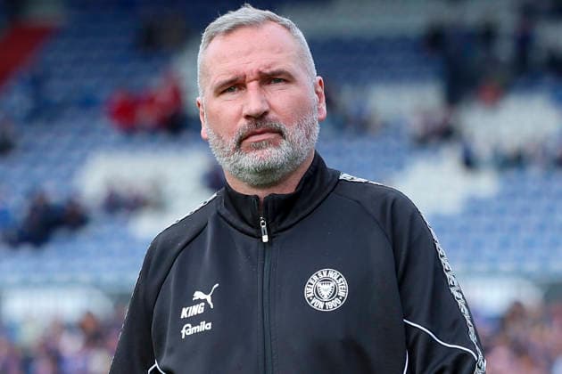 Coach Tim Walter Holstein Kiel looks disappointed, 2 Bundesliga, Holstein Kiel v 1 FC Kaiserslautern, Holstein Stadion on April 17, 2026 in Kiel, Germany Photo by Marco Steinbrenner DeFodi Images Coach Tim Walter Holstein Kiel looks disappointed, 2 Bundesliga, Holstein Kiel v 1 FC Kaiserslautern, Holstein Stadion, April 17, 2026 in Kiel, Germany Photo by Marco Steinbrenner DeFodi Images