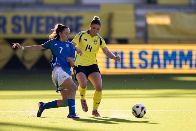 260417 Giulia Galli of Italy and Thea Staffansson of Sweden during the UEFA Women s Under 19 Euro Qualifier football match between Sweden and Italy on April 17, 2026 in Boras Photo Jörgen Jarnberger BILDBYRAN COP 112 JJ0567 fotboll football soccer fotball f19 landslag national team kval qualifying round qualification sverige italy sweden dam bbeng under 19 womensverige sweden  Copyright: JÖRGENxJARNBERGER BB260417JJ015