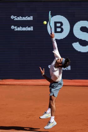 April 17, 2026, Barcelona, Barcelona, Spain: Lorenzo Musetti of Italy in action against Arthur Fils of France during the Quarter-finals tennis match of the Barcelona Open Banc Sabadell - Conde Godo 2026 Day 7 at Real Club de Tenis Barcelona on April 17, 2026 in Barcelona, Spain. Barcelona Spain - ZUMAa181 20260417_zaa_a181_191 Copyright: xJavierxBorregox
