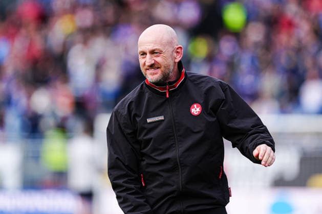 Torsten Lieberknecht 1 FC Kaiserslautern, Coach GER, Holstein Kiel vs 1 FC Kaiserslautern, Football, 2 Bundesliga, Matchday 30, Season 2025 2026, 17 04 2026 DFL REGULATES PROHIBIT ANY USE OF PHOTOGRAPHS AS IMAGE SEQUENCES AND OR QUASI VIDEO GER, Holstein Kiel vs 1 FC Kaiserslautern, Football, 2 Bundesliga, Matchday 30, Season 2025 2026, 17 04 2026 Kiel Copyright: xEibner-Pressefoto MarcelxvonxFehrnx EP_MFN