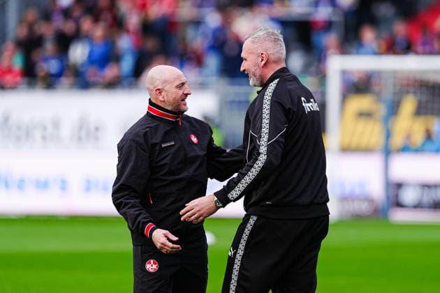 Torsten Lieberknecht 1 FC Kaiserslautern, Coach , Tim Walter Holstein Kiel, Coach GER, Holstein Kiel vs 1 FC Kaiserslautern, Football, 2 Bundesliga, Matchday 30, Season 2025 2026, 17 04 2026 DFL REGULATIONS PROHIBIT ANY USE OF PHOTOGRAPHS AS IMAGE SEQUENCES AND OR QUASI VIDEO GER, Holstein Kiel vs 1 FC Kaiserslautern, Football, 2 Bundesliga, Matchday 30, Season 2025 2026, 17 04 2026 Kiel Copyright: xEibner-Pressefoto MarcelxvonxFehrnx EP_MFN