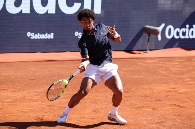 April 17, 2026, Barcelona, Barcelona, Spain: Arthur Fils of France in action against Lorenzo Musetti of Italy during the Quarter-finals tennis match of the Barcelona Open Banc Sabadell - Conde Godo 2026 Day 7 at Real Club de Tenis Barcelona on April 17, 2026 in Barcelona, Spain. Barcelona Open Banc Sabadell - Conde Godo 2026 Day 7  - ZUMAa181 20260417_zaa_a181_181 Copyright: xJavierxBorregox