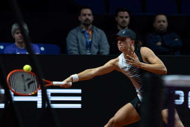Iga Swiatek POL pictured on the ball, action, GER, Mirra Andreeva vs Iga Swiatek, tennis, ATP tournament, WTA 500, Porsche Tennis Grand Prix, quarterfinals, 15 04 2026, GER, Mirra Andreeva vs Iga Swiatek, tennis, ATP tournament, WTA 500, Porsche Tennis Grand Prix, quarterfinals, 15 04 2026, Stuttgart Copyright: xEibner-Pressefoto EdwardxCheungx EP_ECG
