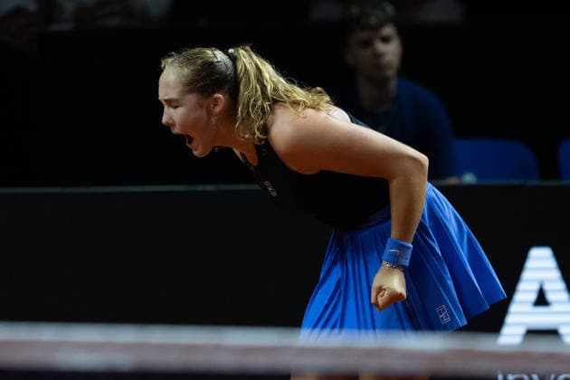 Mirra Andreeva RUS in picture, cheering, emotion, joy, gesture, GER, Mirra Andreeva vs Iga Swiatek, tennis, ATP tournament, WTA 500, Porsche Tennis Grand Prix, quarterfinals, 15 04 2026, GER, Mirra Andreeva vs Iga Swiatek, tennis, ATP tournament, WTA 500, Porsche Tennis Grand Prix, quarterfinals, 15 04 2026, Stuttgart Copyright: xEibner-Pressefoto EdwardxCheungx EP_ECG