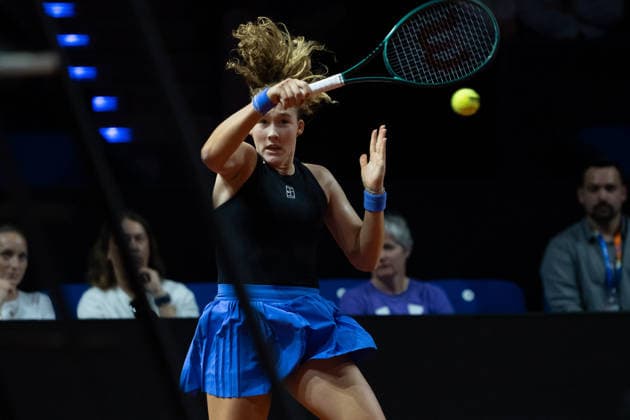 Mirra Andreeva RUS in picture on ball, action, GER, Mirra Andreeva vs Iga Swiatek, tennis, ATP tournament, WTA 500, Porsche Tennis Grand Prix, quarterfinals, 15 04 2026, GER, Mirra Andreeva vs Iga Swiatek, tennis, ATP tournament, WTA 500, Porsche Tennis Grand Prix, quarterfinals, 15 04 2026, Stuttgart Copyright: xEibner-Pressefoto EdwardxCheungx EP_ECG