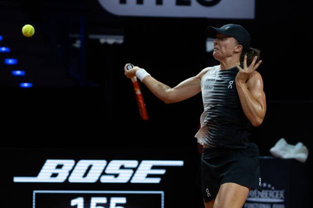 Iga Swiatek POL pictured on the ball, action, GER, Mirra Andreeva vs Iga Swiatek, tennis, ATP tournament, WTA 500, Porsche Tennis Grand Prix, quarterfinals, 15 04 2026, GER, Mirra Andreeva vs Iga Swiatek, tennis, ATP tournament, WTA 500, Porsche Tennis Grand Prix, quarterfinals, 15 04 2026, Stuttgart Copyright: xEibner-Pressefoto EdwardxCheungx EP_ECG