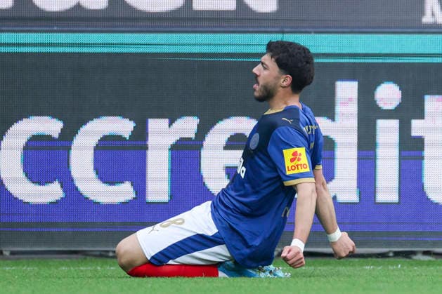 Umut Tohumcu Holstein Kiel celebrates his goal for 1 0, 2 Bundesliga, Holstein Kiel v 1 FC Kaiserslautern, Holstein Stadion on April 17, 2026 in Kiel, Germany Photo by Marco Steinbrenner DeFodi Images Umut Tohumcu Holstein Kiel celebrates after scoring his teams first goal, 2 Bundesliga, Holstein Kiel v 1 FC Kaiserslautern, Holstein Stadion, April 17, 2026 in Kiel, Germany Photo by Marco Steinbrenner DeFodi Images