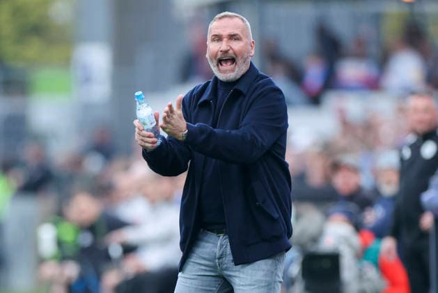 Coach Tim Walter Holstein Kiel cheers, 2 Bundesliga, Holstein Kiel v 1 FC Kaiserslautern, Holstein Stadion on April 17, 2026 in Kiel, Germany Photo by Marco Steinbrenner DeFodi Images Coach Tim Walter Holstein Kiel cheers, 2 Bundesliga, Holstein Kiel v 1 FC Kaiserslautern, Holstein Stadion, April 17, 2026 in Kiel, Germany Photo by Marco Steinbrenner DeFodi Images