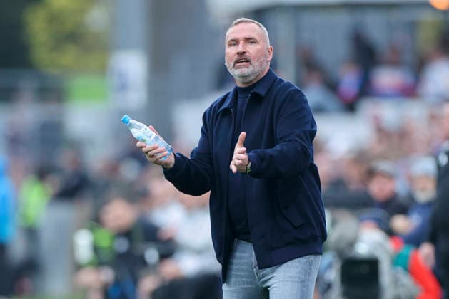 Coach Tim Walter Holstein Kiel cheers, 2 Bundesliga, Holstein Kiel v 1 FC Kaiserslautern, Holstein Stadion on April 17, 2026 in Kiel, Germany Photo by Marco Steinbrenner DeFodi Images Coach Tim Walter Holstein Kiel cheers, 2 Bundesliga, Holstein Kiel v 1 FC Kaiserslautern, Holstein Stadion, April 17, 2026 in Kiel, Germany Photo by Marco Steinbrenner DeFodi Images