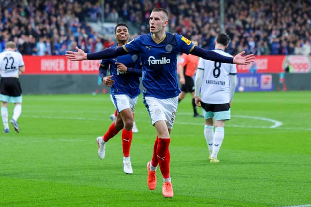 David Zec Holstein Kiel celebrates his goal for 3 0, 2 Bundesliga, Holstein Kiel v 1 FC Kaiserslautern, Holstein Stadion on April 17, 2026 in Kiel, Germany Photo by Marco Steinbrenner DeFodi Images David Zec Holstein Kiel celebrates after scoring his teams third goal, 2 Bundesliga, Holstein Kiel v 1 FC Kaiserslautern, Holstein Stadion, April 17, 2026 in Kiel, Germany Photo by Marco Steinbrenner DeFodi Images