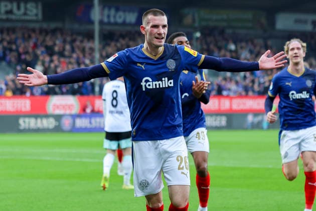 David Zec Holstein Kiel celebrates his goal for 3 0, 2 Bundesliga, Holstein Kiel v 1 FC Kaiserslautern, Holstein Stadion on April 17, 2026 in Kiel, Germany Photo by Marco Steinbrenner DeFodi Images David Zec Holstein Kiel celebrates after scoring his teams third goal, 2 Bundesliga, Holstein Kiel v 1 FC Kaiserslautern, Holstein Stadion, April 17, 2026 in Kiel, Germany Photo by Marco Steinbrenner DeFodi Images