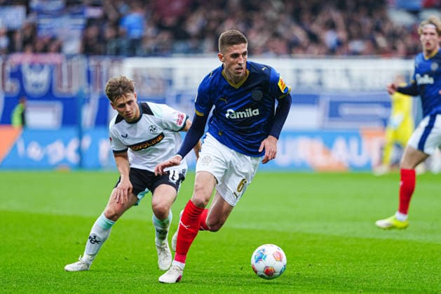 Naatan Skyttä 1 FC Kaiserslautern, 15 , Marko Ivezic Holstein Kiel, 06 GER, Holstein Kiel vs 1 FC Kaiserslautern, Football, 2 Bundesliga, Matchday 30, Season 2025 2026, 17 04 2026 DFL REGULATES PROHIBIT ANY USE OF PHOTOGRAPHS AS IMAGE SEQUENCES AND OR QUASI VIDEO GER, Holstein Kiel vs 1 FC Kaiserslautern, Football, 2 Bundesliga, Matchday 30, Season 2025 2026, 17 04 2026 Kiel Copyright: xEibner-Pressefoto MarcelxvonxFehrnx EP_MFN