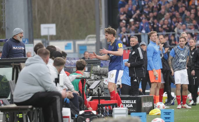 2 0 by Phil Harres Holstein Kiel Soccer, Men, Season 2025 2026, 2 BL, Holstein Stadion, Holstein Kiel vs 1 FC Kaiserslautern DFL REGULATIONS PROHIBIT ANY USE OF PHOTOGRAPHS AS IMAGE SEQUENCES AND OR QUASI VIDEO