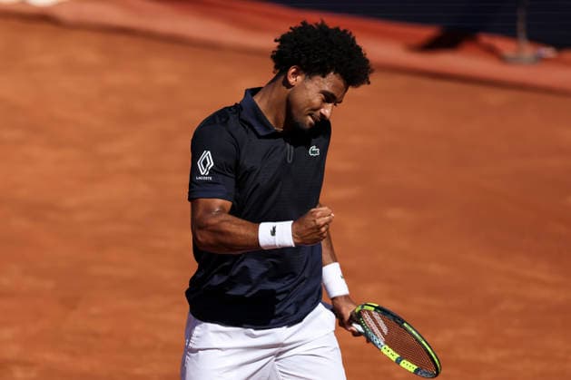 April 17, 2026, Barcelona, Barcelona, Spain: Arthur Fils of France in action against Lorenzo Musetti of Italy during the Quarter-finals tennis match of the Barcelona Open Banc Sabadell - Conde Godo 2026 Day 7 at Real Club de Tenis Barcelona on April 17, 2026 in Barcelona, Spain. Barcelona Spain - ZUMAa181 20260417_zaa_a181_170 Copyright: xJavierxBorregox