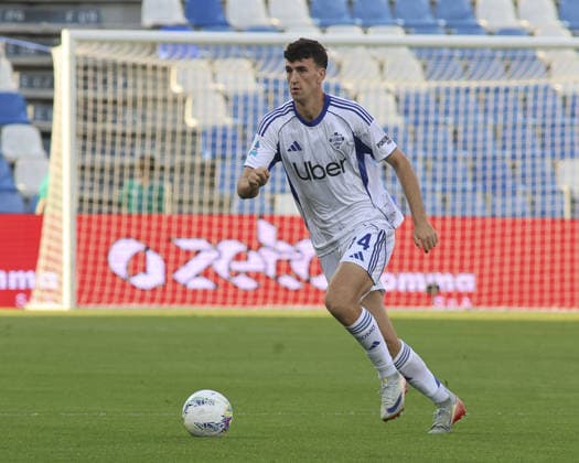 Jacobo Ramon of Como 1907 play the ball during US Sassuolo vs Como Calcio, 33Â° Serie A Enilive 2025-26 game at Mapei stadium - Citta del tricolore in Reggio Emilia (RE), Italy, on April 17, 2026.  Copyright: xDavidexCasentini IPAxSportx xipa-agency.netx xx IPA_74025996 IPA_Agency_IPA74025996