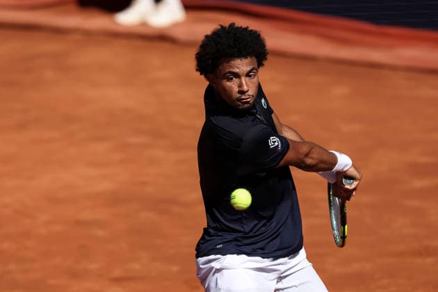 April 17, 2026, Barcelona, Barcelona, Spain: Arthur Fils of France in action against Lorenzo Musetti of Italy during the Quarter-finals tennis match of the Barcelona Open Banc Sabadell - Conde Godo 2026 Day 7 at Real Club de Tenis Barcelona on April 17, 2026 in Barcelona, Spain. Barcelona Spain - ZUMAa181 20260417_zaa_a181_169 Copyright: xJavierxBorregox
