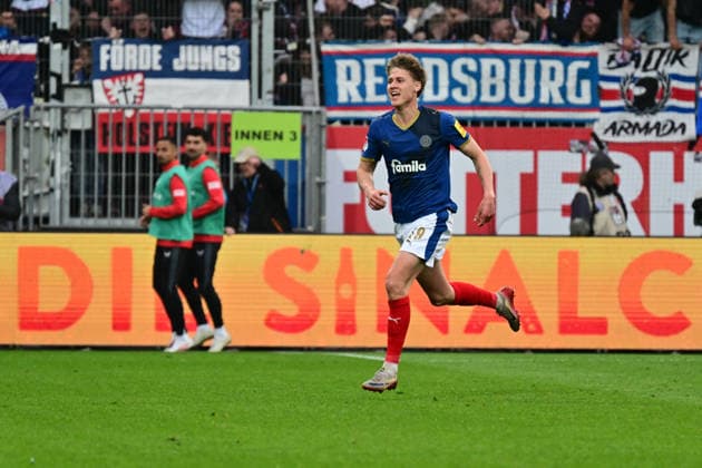 17 04 2026, Soccer, Men, 2 BL Bundesliga , Season 2025 2026, Holstein Kiel 1 FC Kaiserslautern, 30 Matchday Goal celebration Holstein Kiel Phil Harres Kiel, Holstein Stadion Holstein Stadion Schleswig Holstein Germany