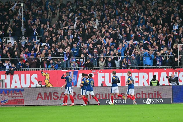 17 04 2026, Soccer, Men, 2 BL Bundesliga , Season 2025 2026, Holstein Kiel 1 FC Kaiserslautern, 30 Matchday Goal celebration Holstein Kiel Kiel, Holstein Stadion Holstein Stadion Schleswig Holstein Germany