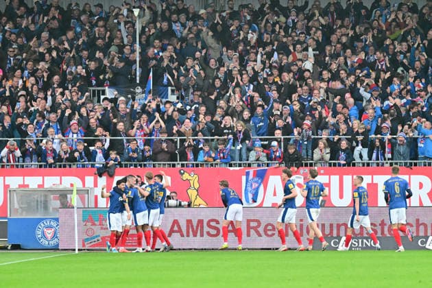 17 04 2026, Soccer, Men, 2 BL Bundesliga , Season 2025 2026, Holstein Kiel 1 FC Kaiserslautern, 30 Matchday Goal celebration Holstein Kiel Kiel, Holstein Stadion Holstein Stadion Schleswig Holstein Germany