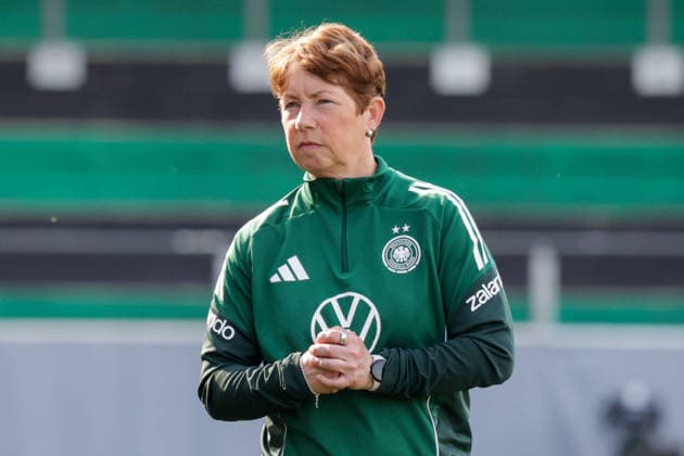 17 04 2026, xgrfx, Football DFB Media Dates, German Womens National Team Training v l Maren Meinert German Womens National Team DFL DFB REGULATIONS PROHIBIT ANY USE OF PHOTOGRAPHS as IMAGE SEQUENCES and or QUASI VIDEO Ried
