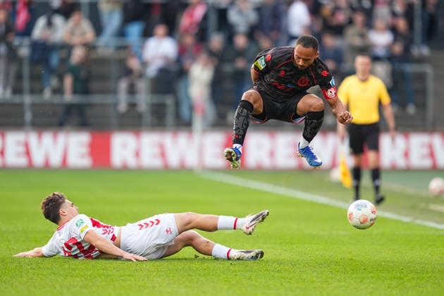 17.04.2026, xydrx, Fußball, Regionalliga West, FC Köln II - SC Fortuna Köln , Saison 2025 2026, Franz-Kremer-Stadion: Patrik Kristal (FC Köln II, 12) im Zweikampf gegen Robin Afamefuna (SC Fortuna Köln, 22) *** 17 04 2026, xydrx, Football, Regionalliga West, FC Köln II SC Fortuna Köln , Season 2025 2026, Franz Kremer Stadion Patrik Kristal FC Köln II, 12 in duel against Robin Afamefuna SC Fortuna Köln, 22 Copyright: HMBxMedia YannisxDreimann