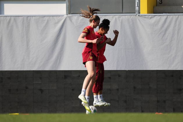 17 04 2026, xgrfx, Football DFB Media Dates, German Womens National Team Training v l Jule Brand German Womens National Team DFL DFB REGULATIONS PROHIBIT ANY USE OF PHOTOGRAPHS as IMAGE SEQUENCES and or QUASI VIDEO Ried