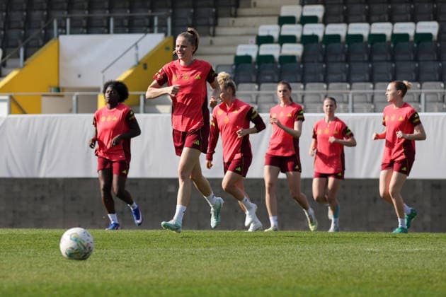 17 04 2026, xgrfx, Football DFB Media Dates, German Womens National Team Training v l Vivien Endemann German Womens National Team DFL DFB REGULATIONS PROHIBIT ANY USE OF PHOTOGRAPHS as IMAGE SEQUENCES and or QUASI VIDEO Ried