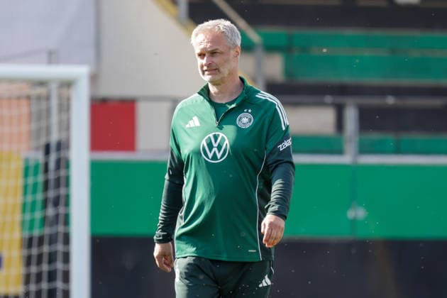17 04 2026, xgrfx, Football DFB Media Dates, German Womens National Team Training v l Christian Wück German Womens National Team DFL DFB REGULATIONS PROHIBIT ANY USE OF PHOTOGRAPHS as IMAGE SEQUENCES and or QUASI VIDEO Ried