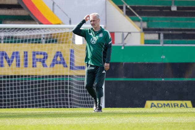 17 04 2026, xgrfx, Football DFB Media Dates, German Womens National Team Training v l Christian Wück German Womens National Team DFL DFB REGULATIONS PROHIBIT ANY USE OF PHOTOGRAPHS as IMAGE SEQUENCES and or QUASI VIDEO Ried