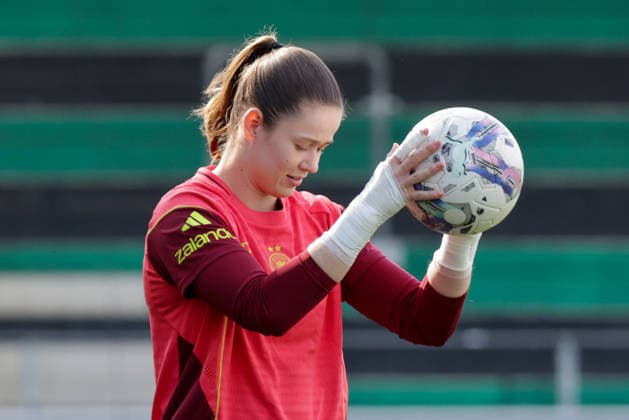 17 04 2026, xgrfx, Football DFB Media Dates, German Womens National Team Training v l Stina Joahnnes German Womens National Team DFL DFB REGULATIONS PROHIBIT ANY USE OF PHOTOGRAPHS as IMAGE SEQUENCES and or QUASI VIDEO Ried