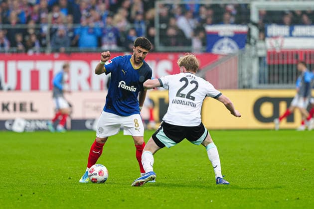 Umut Tohumcu Holstein Kiel, 08 , Mika Haas 1 FC Kaiserslautern, 22 GER, Holstein Kiel vs 1 FC Kaiserslautern, Football, 2 Bundesliga, Matchday 30, Season 2025 2026, 17 04 2026 DFL REGULATIONS PROHIBIT ANY USE OF PHOTOGRAPHS AS IMAGE SEQUENCES AND OR QUASI VIDEO GER, Holstein Kiel vs 1 FC Kaiserslautern, Football, 2 Bundesliga, Matchday 30, Season 2025 2026, 17 04 2026 Kiel Copyright: xEibner-Pressefoto MarcelxvonxFehrnx EP_MFN