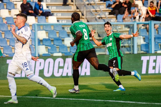 Cristian Volpato (Sassuolo) celebrates after scoring the gol of 2-0 during the italian soccer Serie A match US Sassuolo vs Como 1907 at Mapei Stadium in Reggio Emilia, Italy on April 17, 2026 during US Sassuolo vs Como 1907, Italian soccer Serie A match in Reggio Emilia, Italy, April 17 2026  Copyright: xLucaxDiliberto IPAxSportx xipa-agency.netx xx IPA_74026791 IPA_Agency_IPA74026791